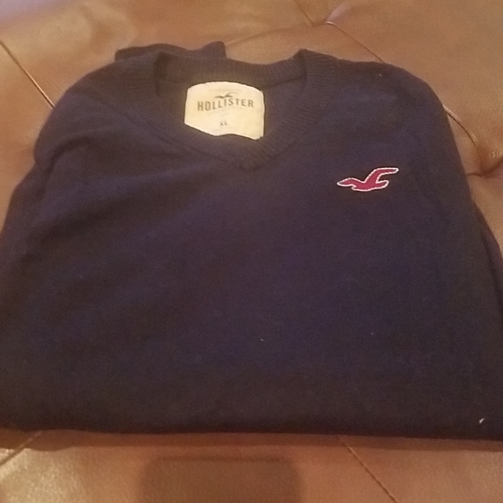 Hollister v-neck